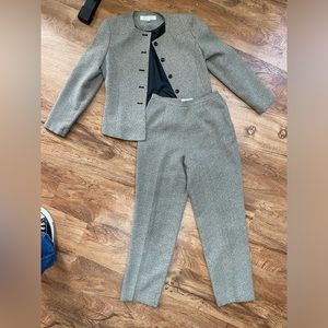 Larry Levine Petite suits pant suite size 6P